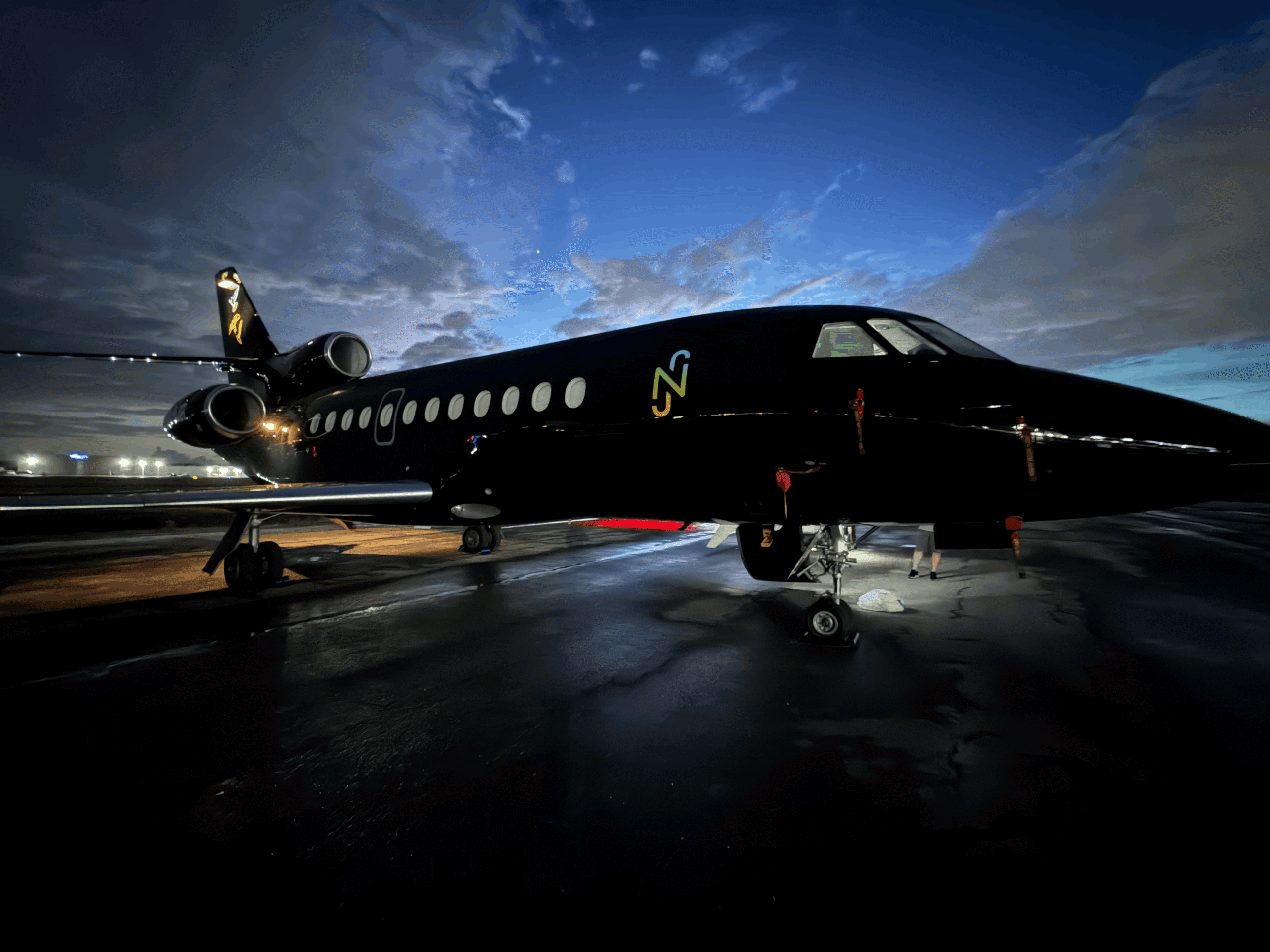 Falcon 900